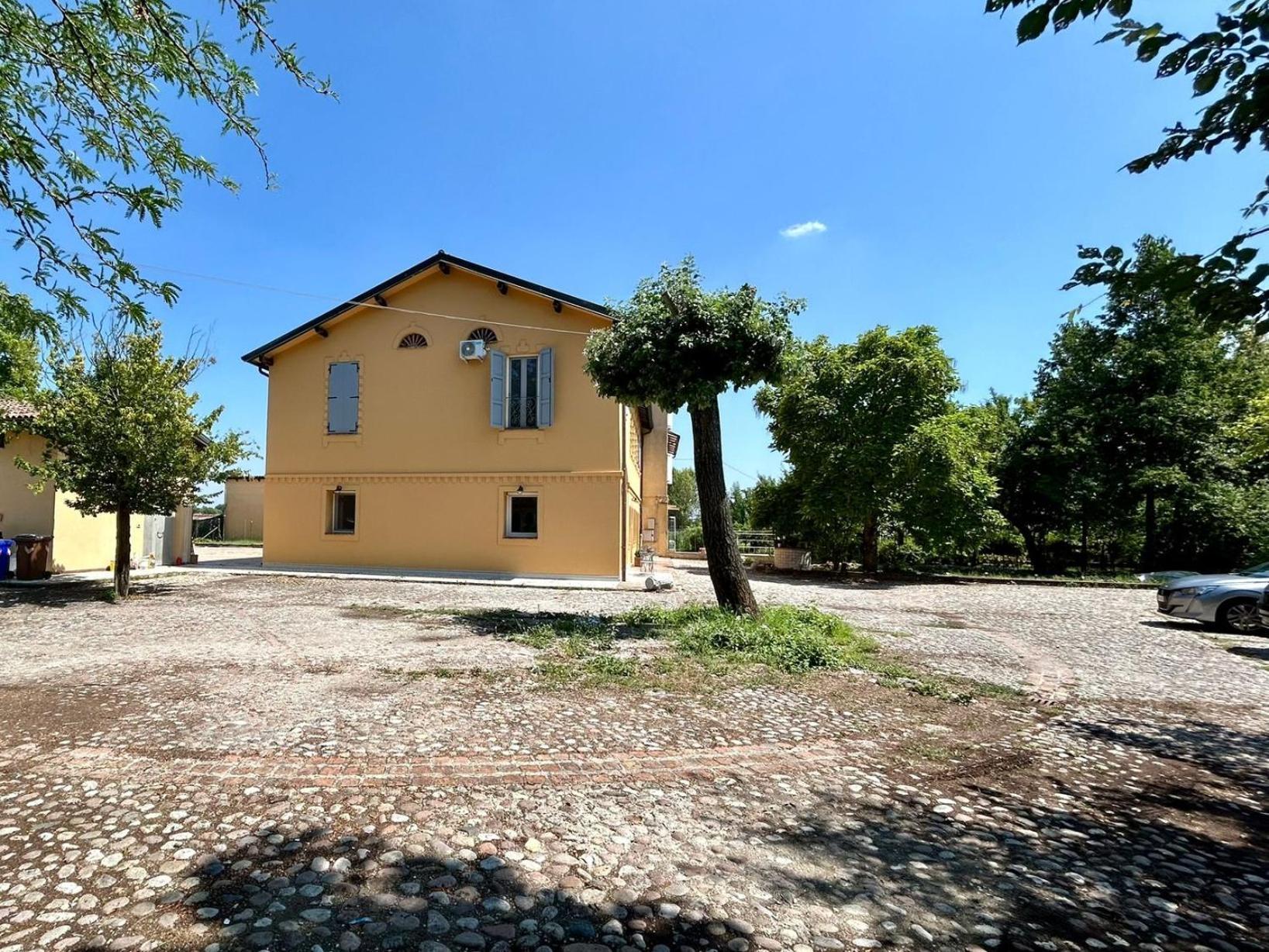 Al Civico 73 Bed & Breakfast Carpi Eksteriør bilde